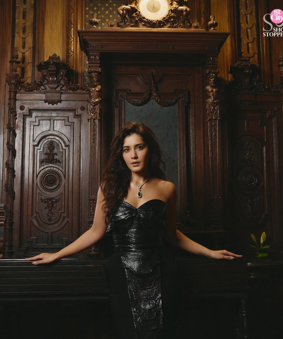 Raashii Khanna: బ్లాక్ డ్రెస్‌లో అందాల రాశి ఖన్నా.. ఫొటోలు 